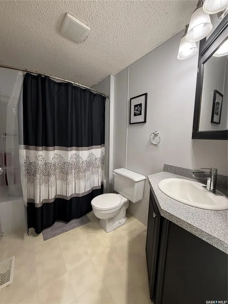 710 1st Avenue W Kindersley SK S0L 1S0