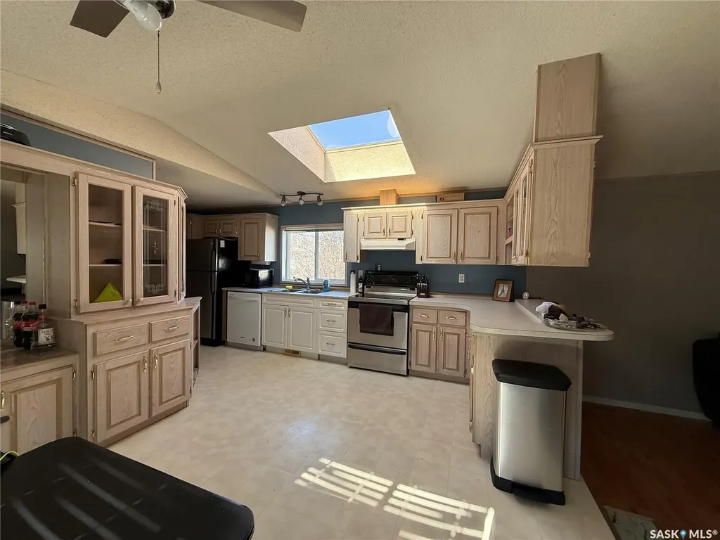 710 1st Avenue W Kindersley SK S0L 1S0