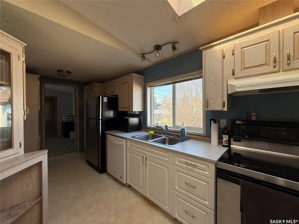710 1st Avenue W Kindersley SK S0L 1S0