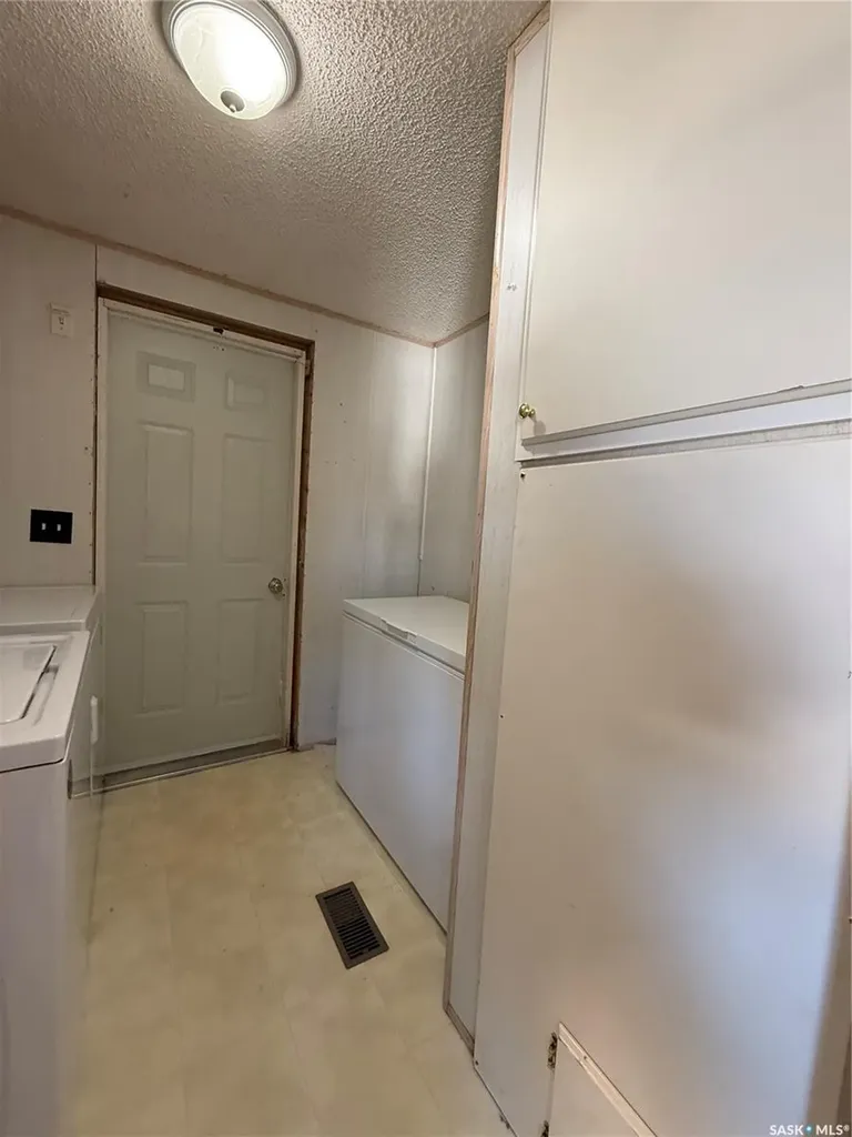 710 1st Avenue W Kindersley SK S0L 1S0