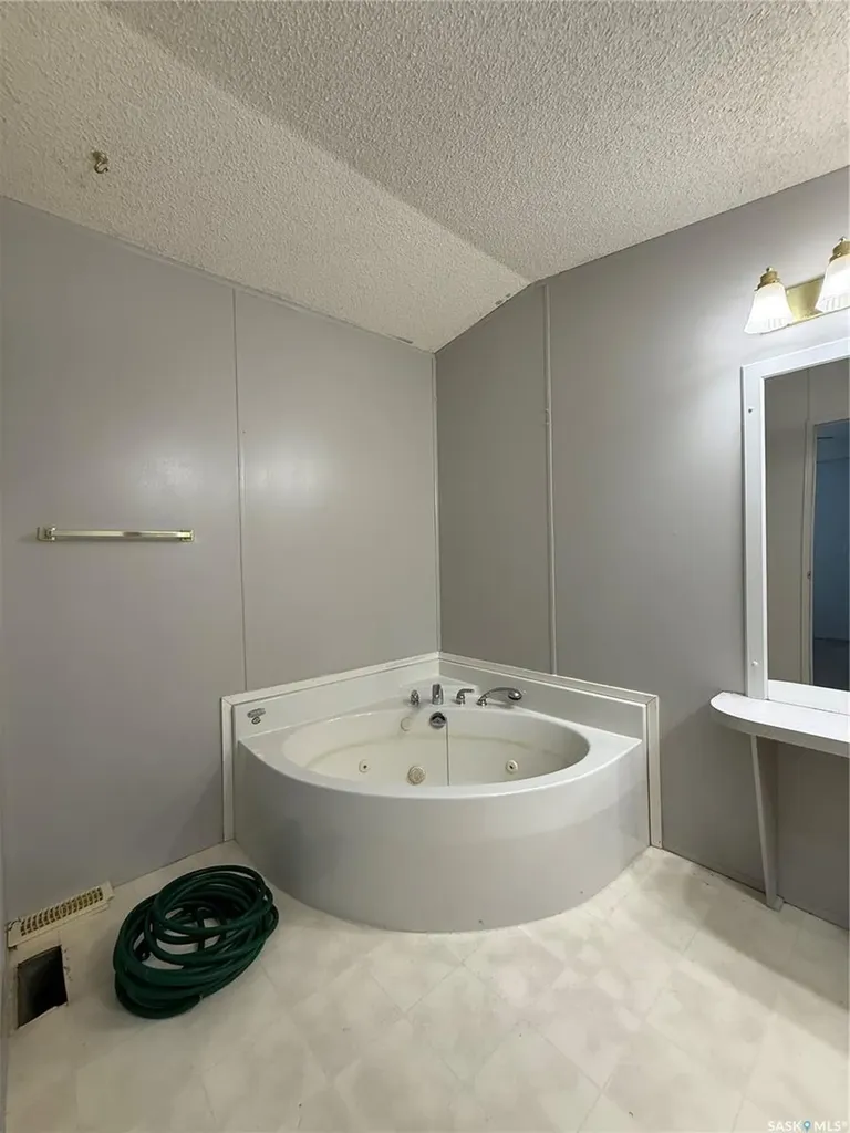 710 1st Avenue W Kindersley SK S0L 1S0