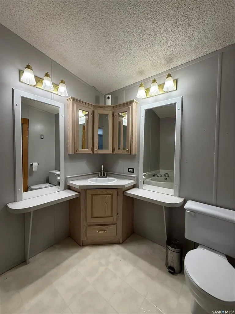 710 1st Avenue W Kindersley SK S0L 1S0