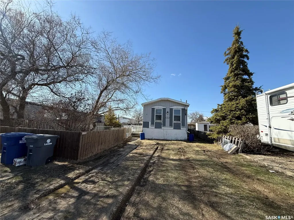 710 1st Avenue W Kindersley SK S0L 1S0