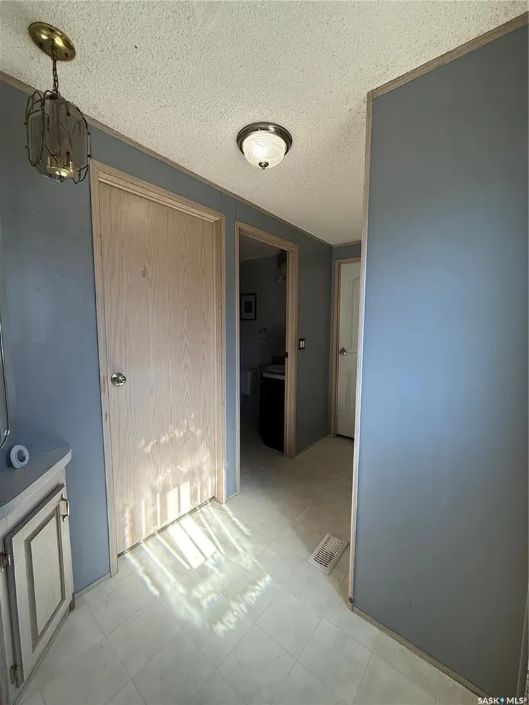 710 1st Avenue W Kindersley SK S0L 1S0