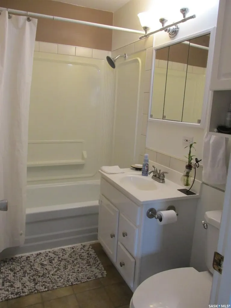 302 7th Avenue W Nipawin SK S0E 1E0