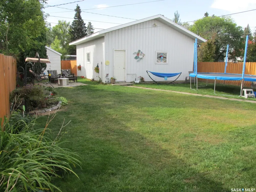 302 7th Avenue W Nipawin SK S0E 1E0