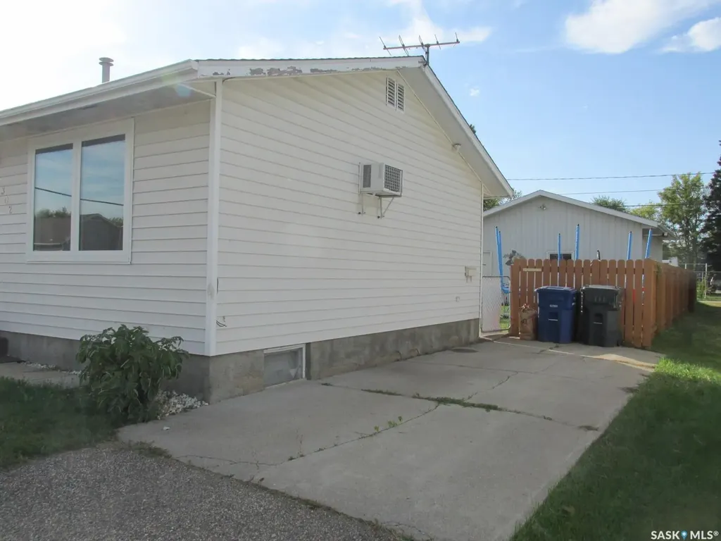 302 7th Avenue W Nipawin SK S0E 1E0