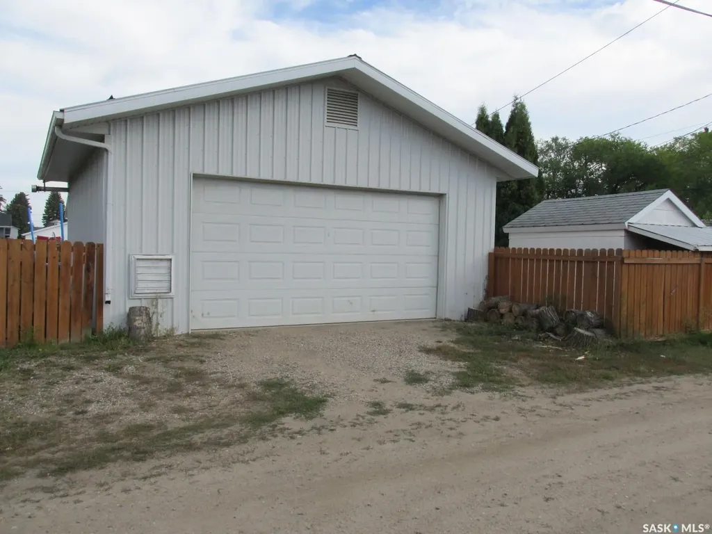302 7th Avenue W Nipawin SK S0E 1E0