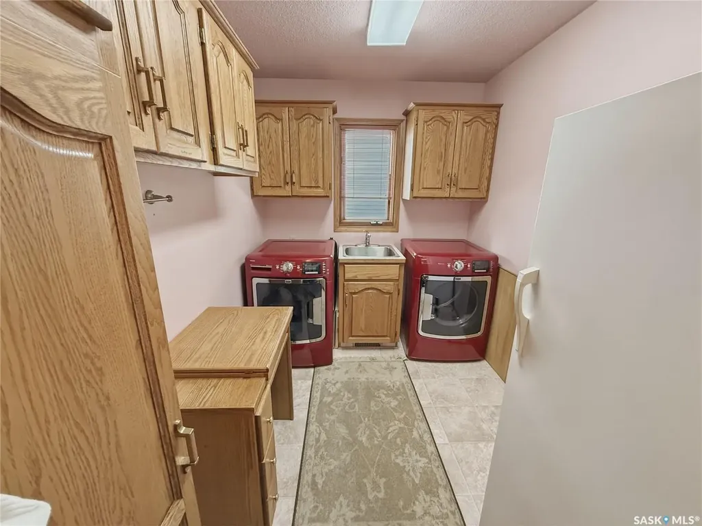 412 Curry Crescent Swift Current SK S9H 4X4
