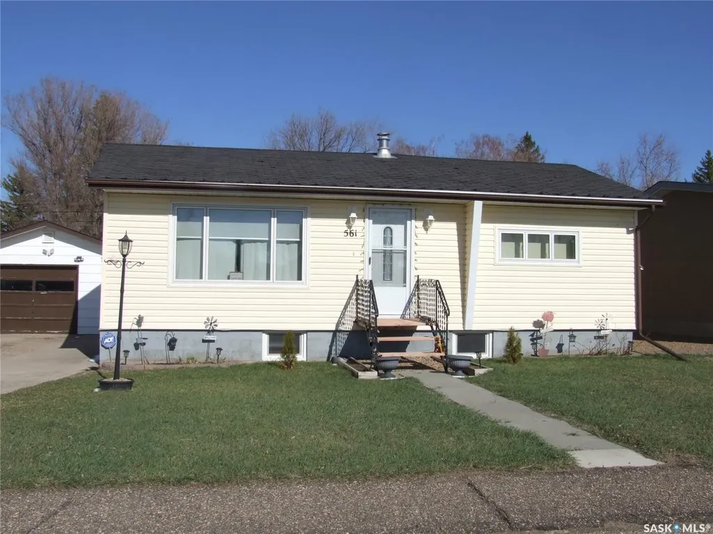 561 Dome Crescent Burstall SK S0N 0H0