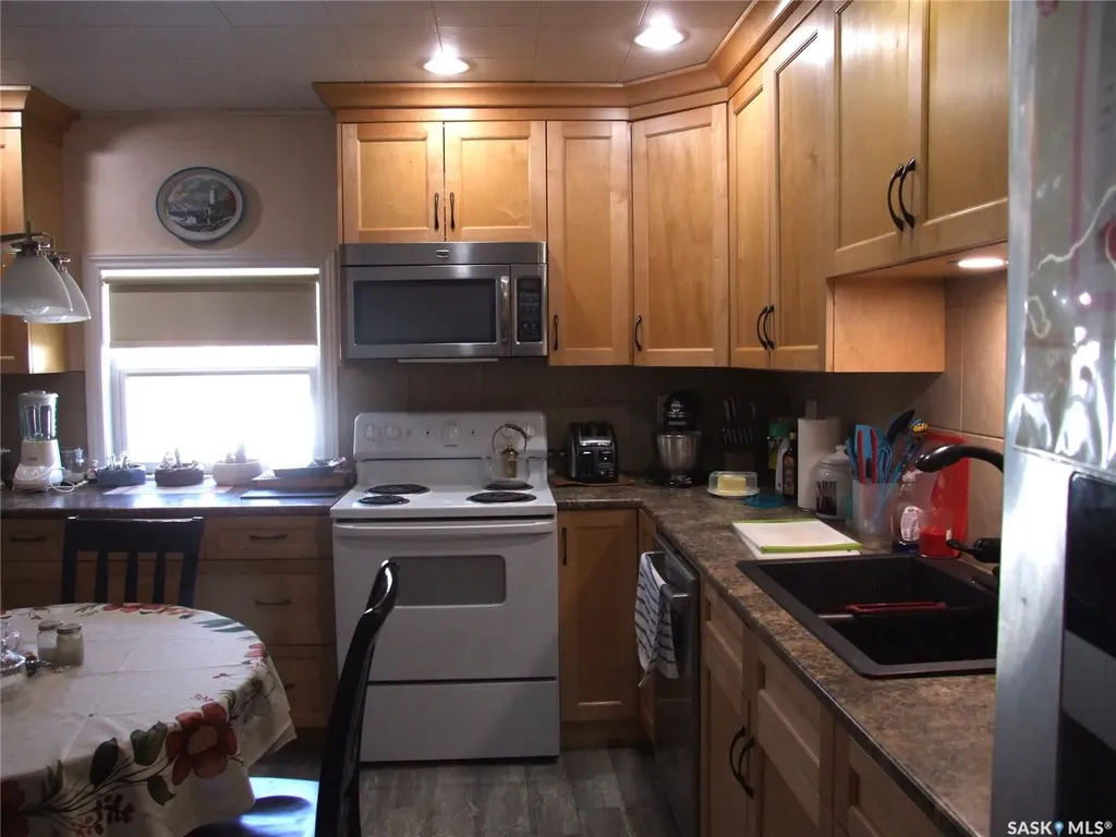 561 Dome Crescent Burstall SK S0N 0H0