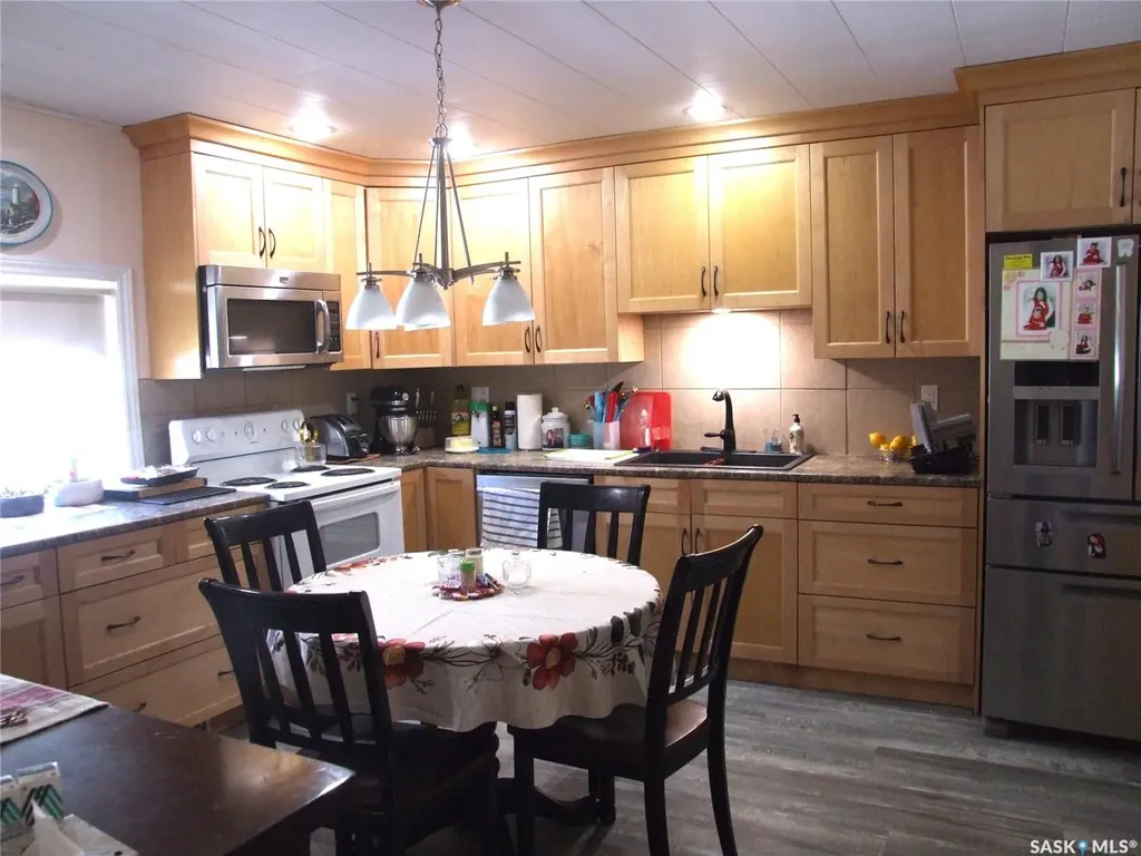 561 Dome Crescent Burstall SK S0N 0H0
