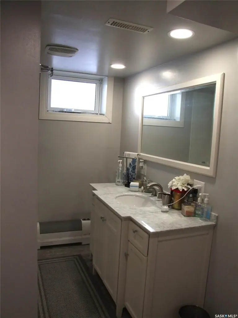 561 Dome Crescent Burstall SK S0N 0H0