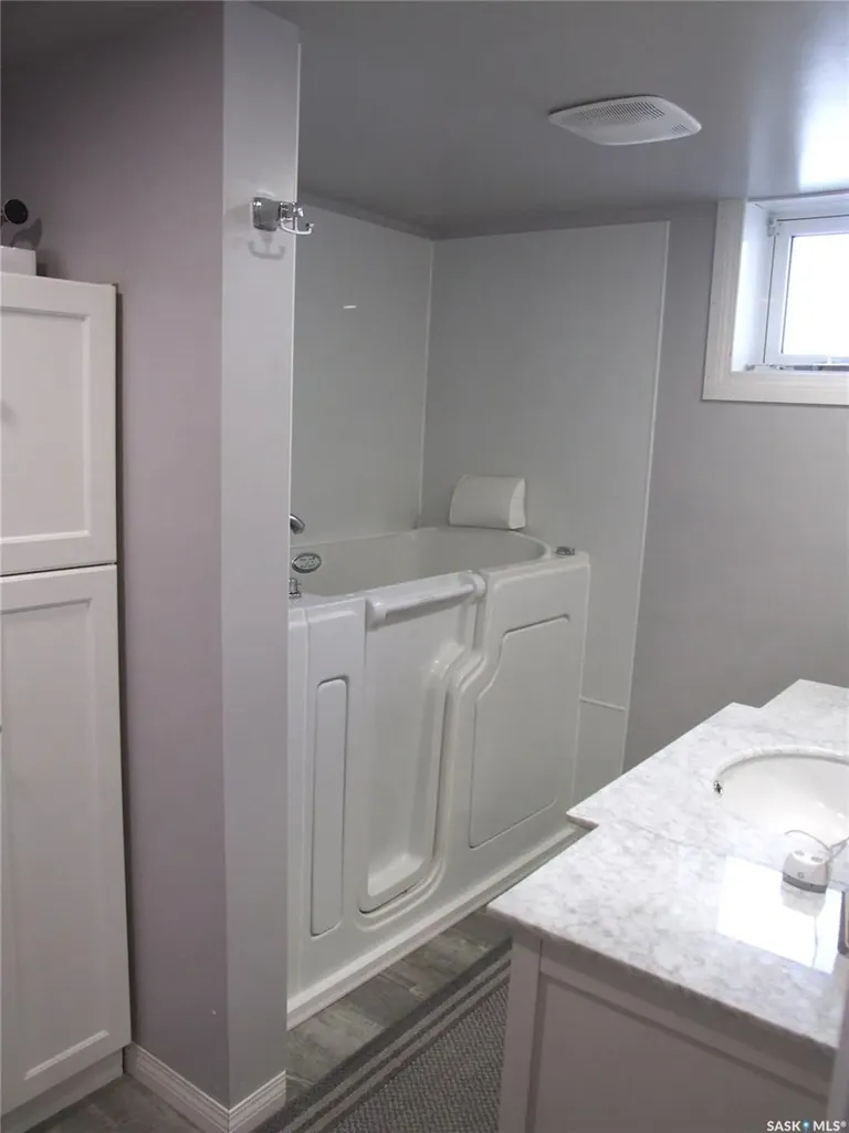 561 Dome Crescent Burstall SK S0N 0H0