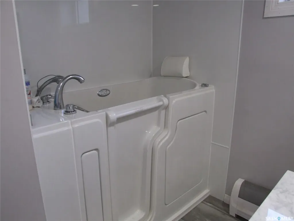 561 Dome Crescent Burstall SK S0N 0H0