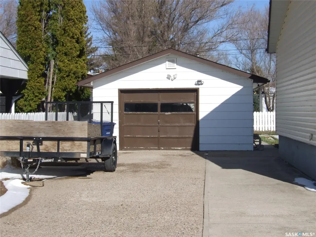 561 Dome Crescent Burstall SK S0N 0H0