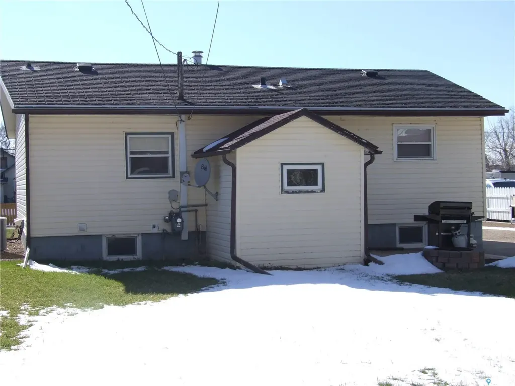 561 Dome Crescent Burstall SK S0N 0H0