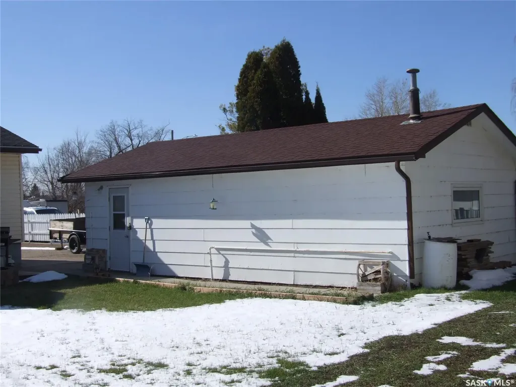 561 Dome Crescent Burstall SK S0N 0H0