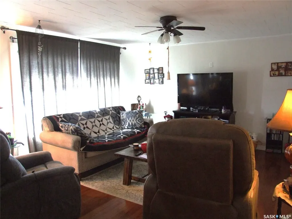 561 Dome Crescent Burstall SK S0N 0H0