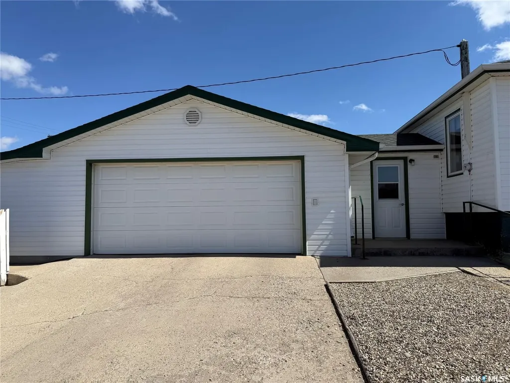 737 Third Street Estevan SK S4A 0P7
