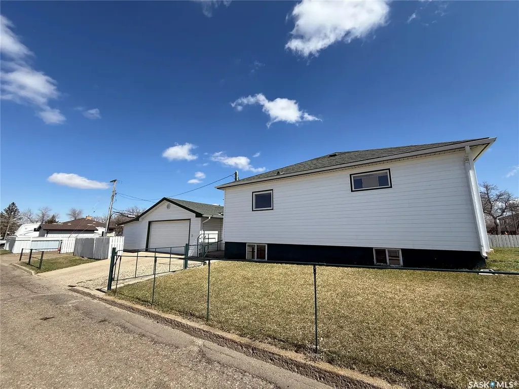 737 Third Street Estevan SK S4A 0P7