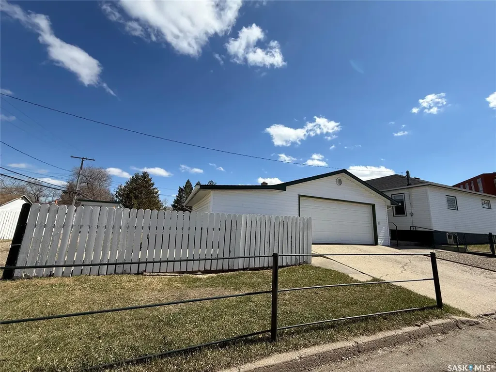 737 Third Street Estevan SK S4A 0P7
