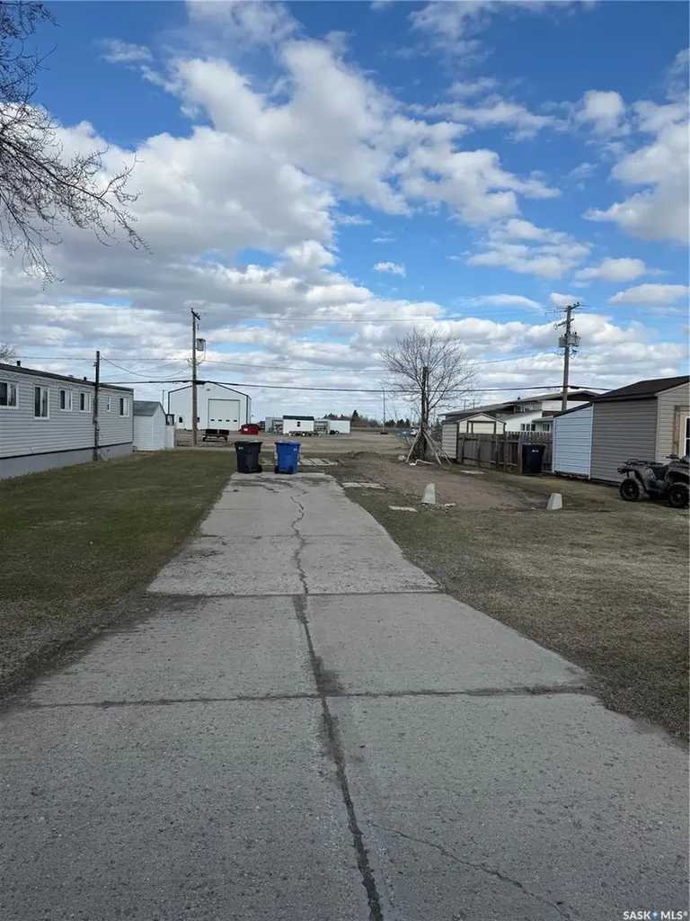 24 Eisenhower Street Redvers SK S0C 2H0
