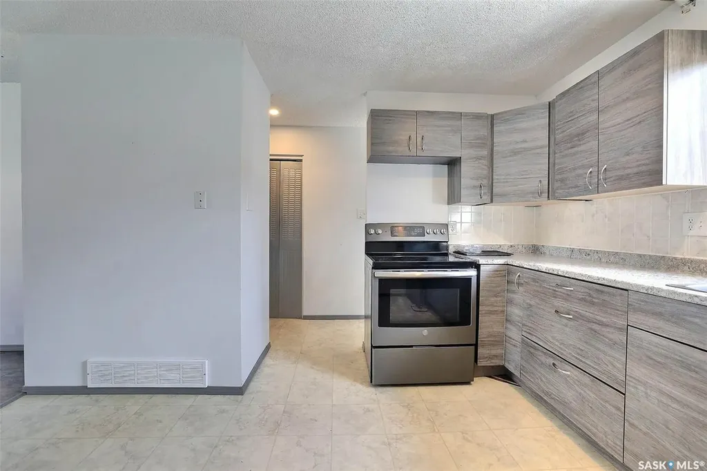 51 Spruceview Road Regina SK S4R 0E1