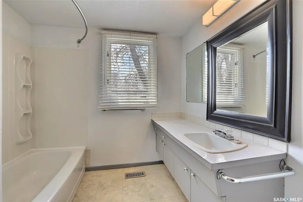51 Spruceview Road Regina SK S4R 0E1