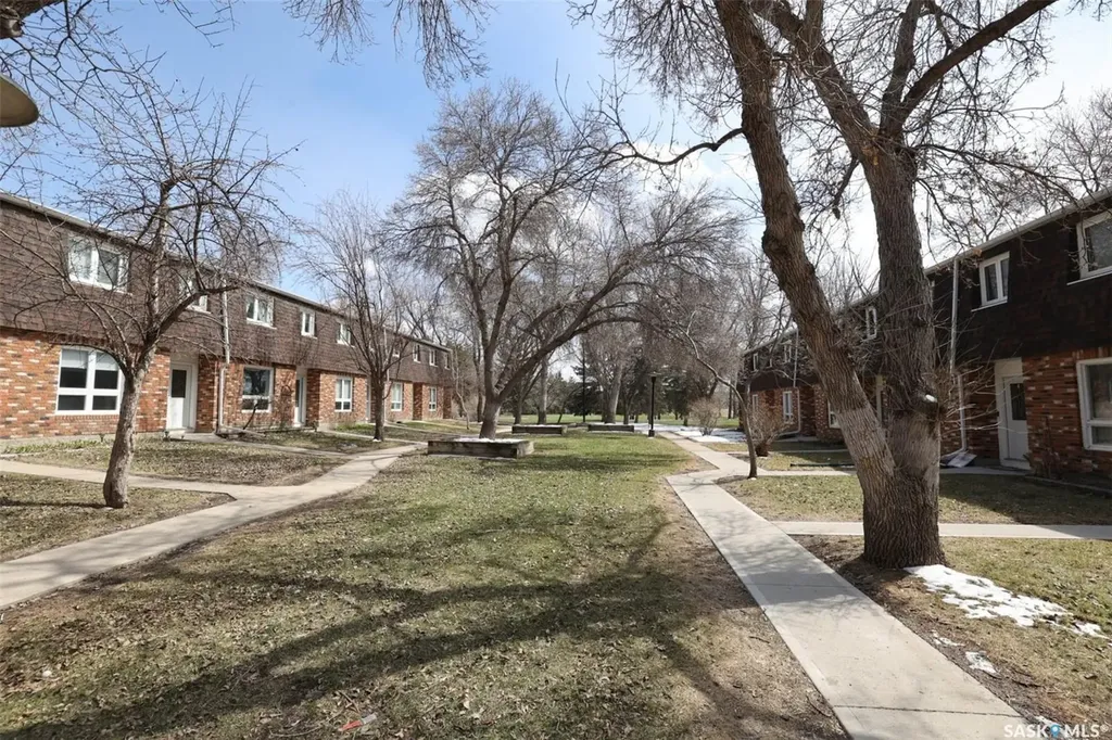 51 Spruceview Road Regina SK S4R 0E1