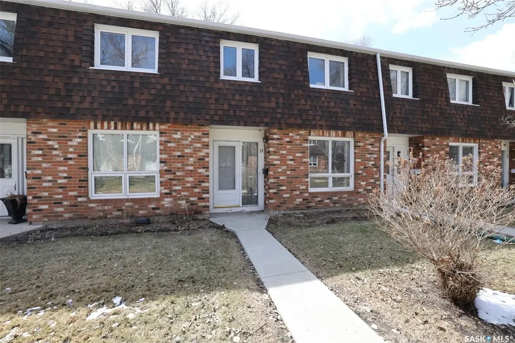 51 Spruceview Road Regina SK S4R 0E1