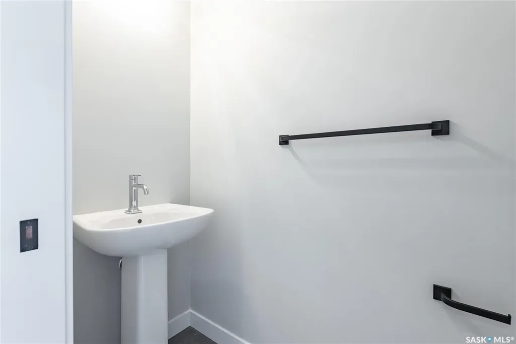 22 Taskamanwa Terrace Saskatoon SK S7V 1Z7
