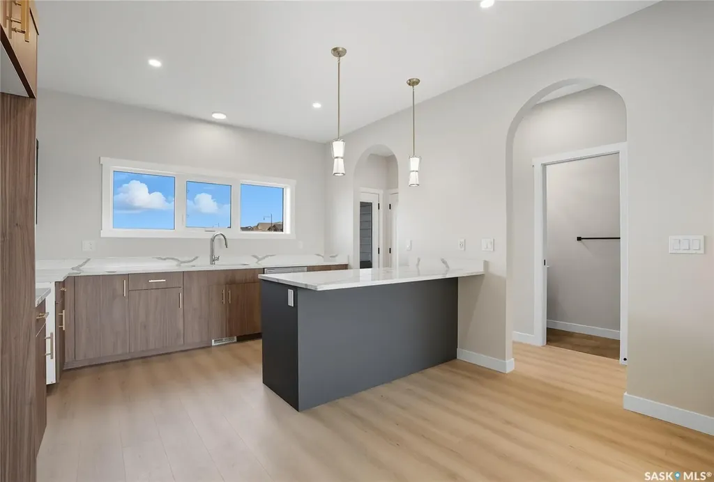 22 Taskamanwa Terrace Saskatoon SK S7V 1Z7