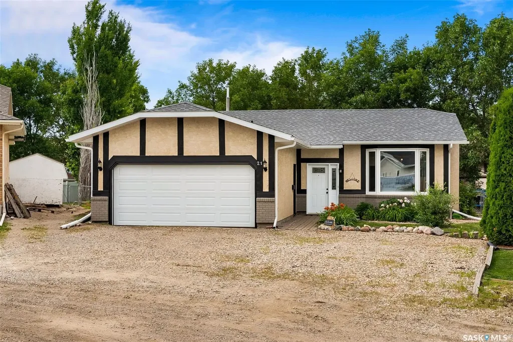 21 Rider Bay Grand Coulee SK S4M 0A3