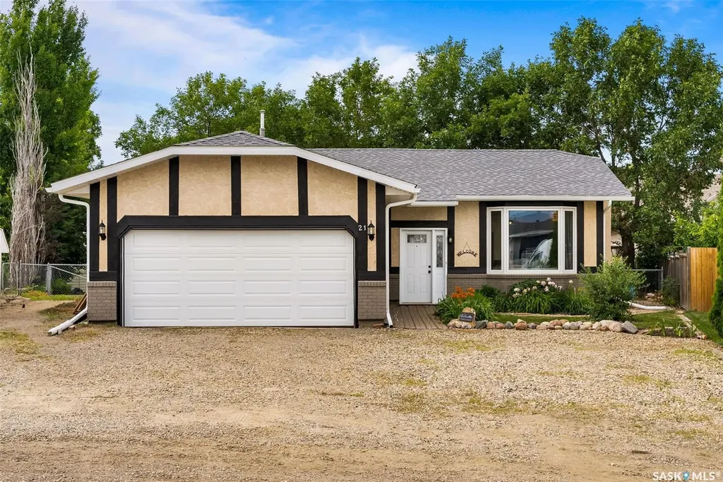 21 Rider Bay Grand Coulee SK S4M 0A3
