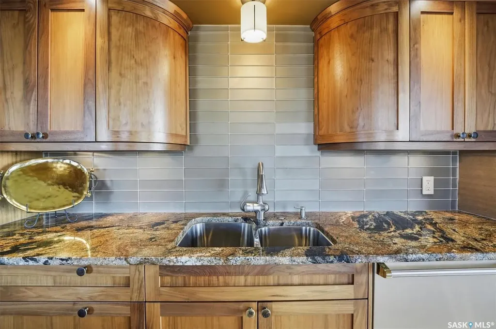 730 Spadina Crescent E Saskatoon SK S7K 4H7