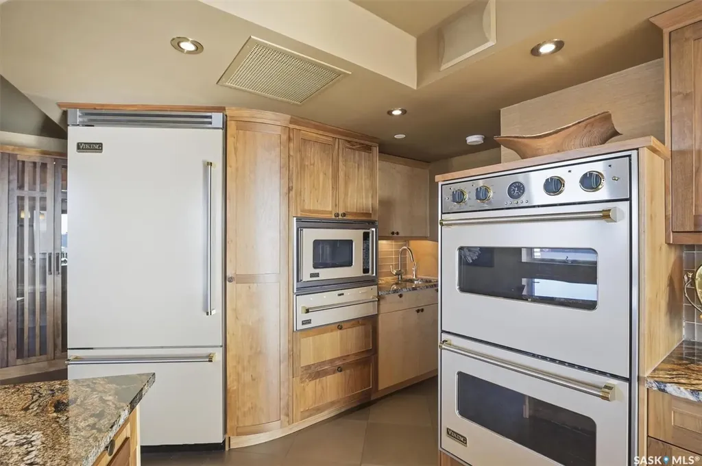 730 Spadina Crescent E Saskatoon SK S7K 4H7