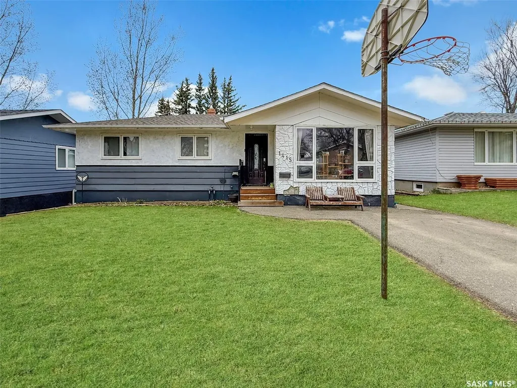 1415 Ashley Drive Swift Current SK S9H 1N6