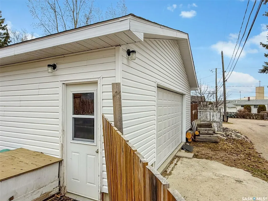 1415 Ashley Drive Swift Current SK S9H 1N6