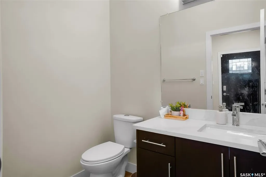 305 Clarence Avenue S Saskatoon SK S7N 1H5