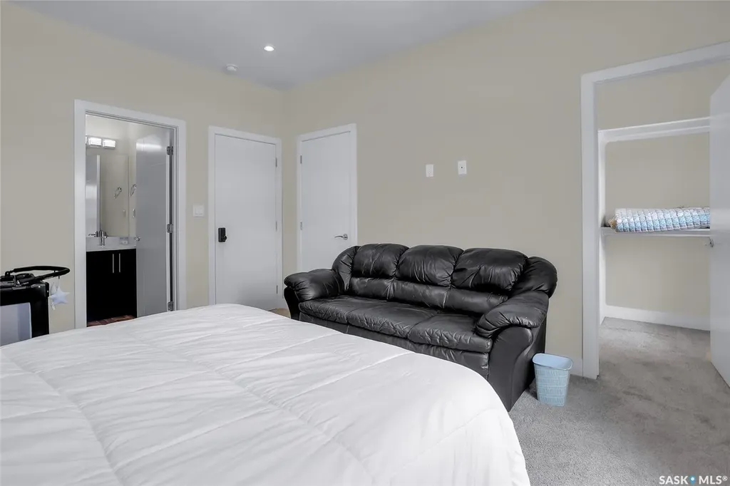 305 Clarence Avenue S Saskatoon SK S7N 1H5
