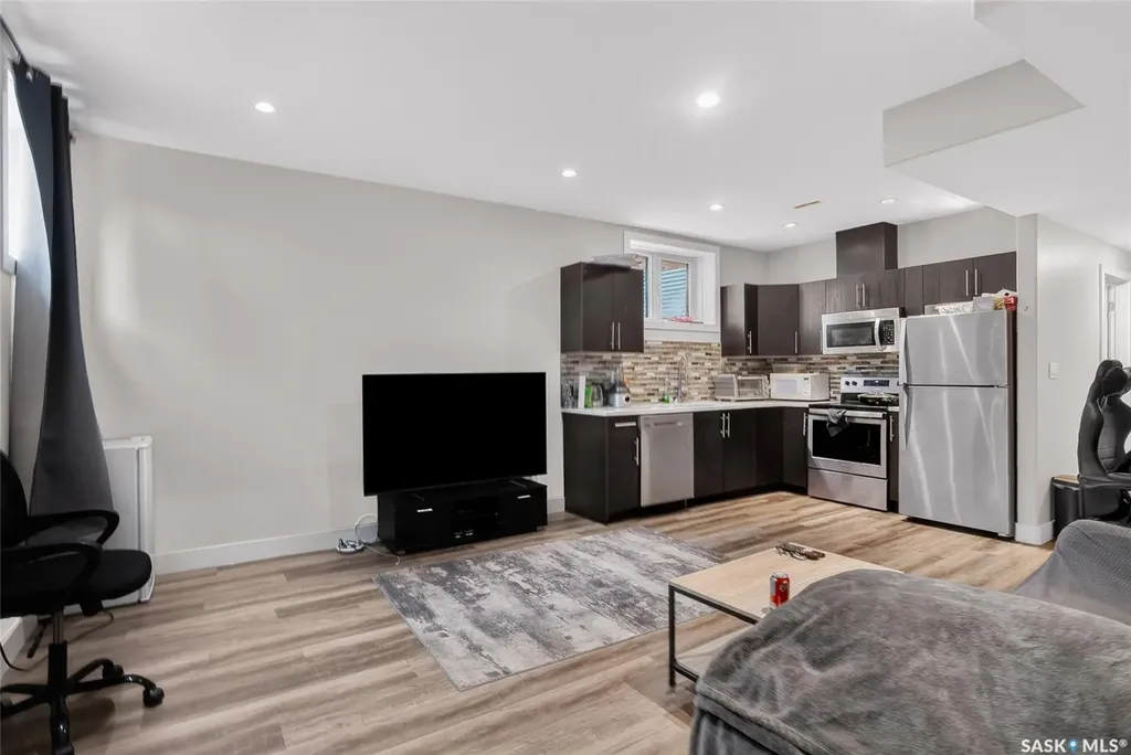 305 Clarence Avenue S Saskatoon SK S7N 1H5
