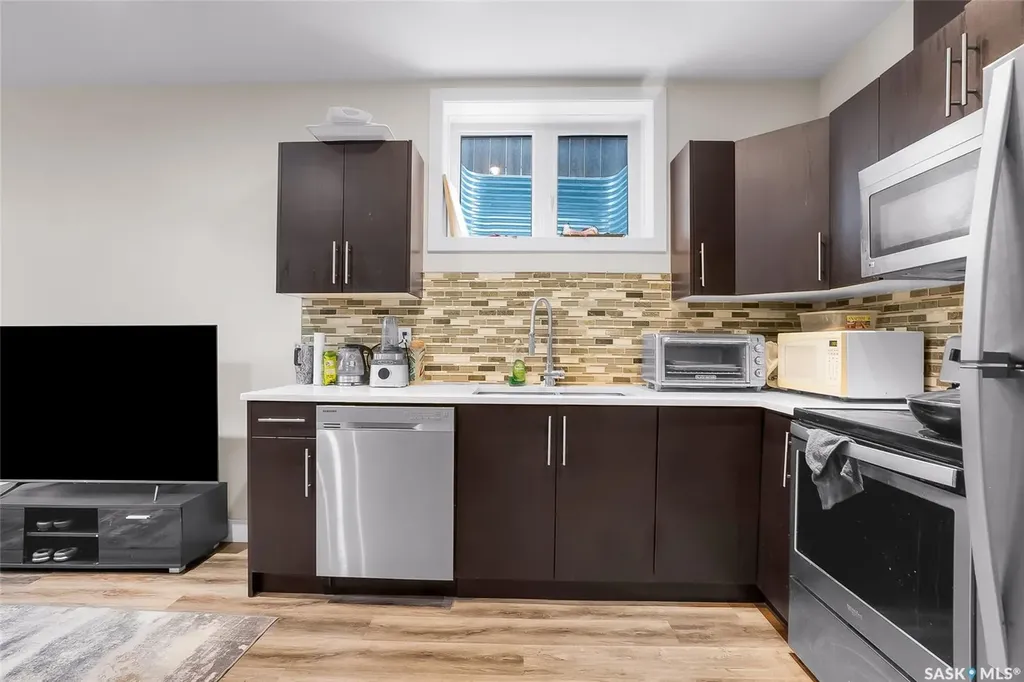 305 Clarence Avenue S Saskatoon SK S7N 1H5