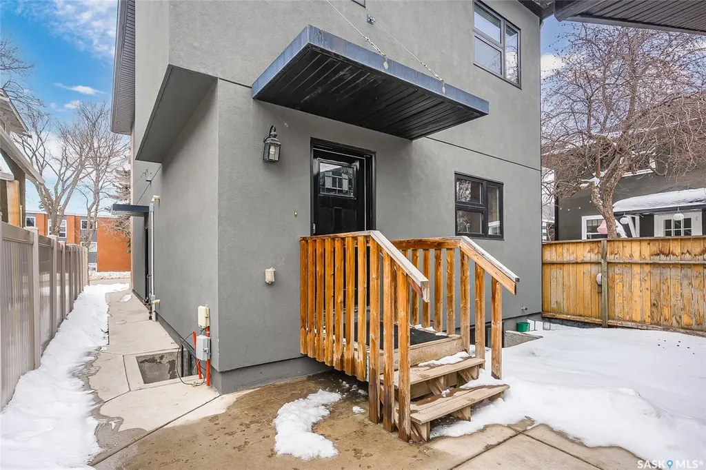 305 Clarence Avenue S Saskatoon SK S7N 1H5
