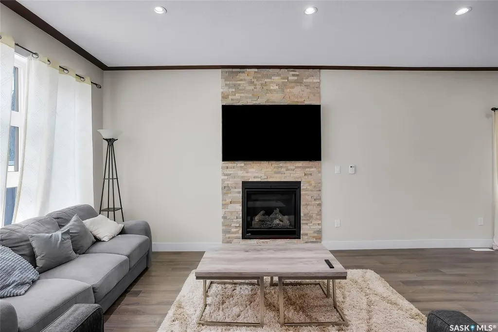 305 Clarence Avenue S Saskatoon SK S7N 1H5