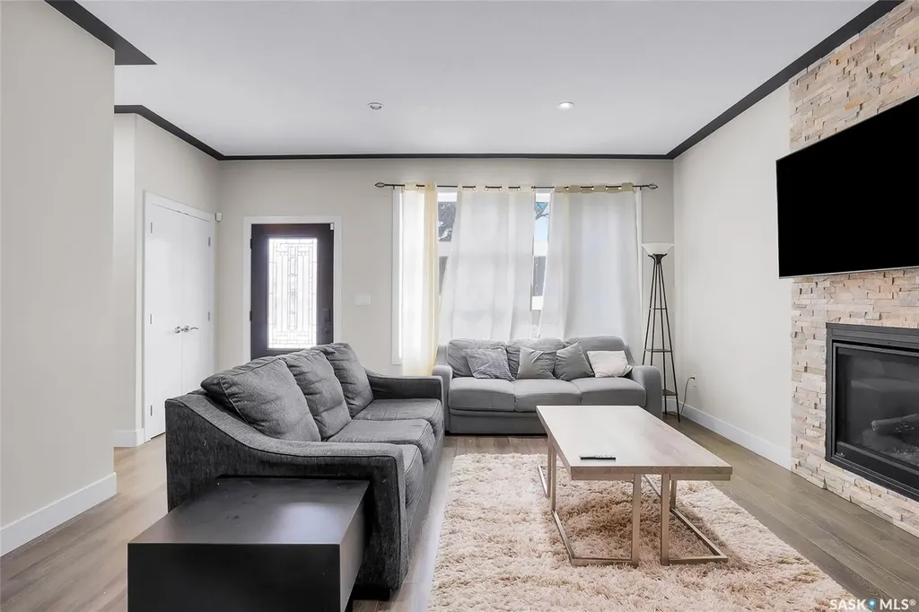 305 Clarence Avenue S Saskatoon SK S7N 1H5