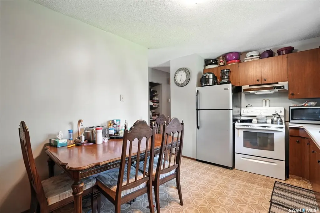 97 Maxwell Crescent Saskatoon SK S7L 3Y4