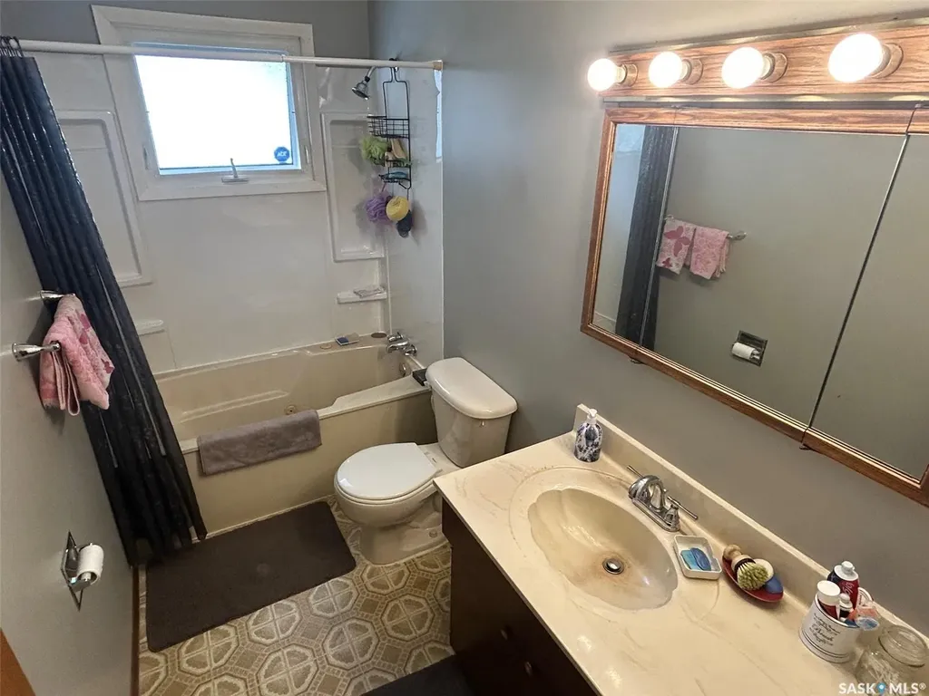 97 Maxwell Crescent Saskatoon SK S7L 3Y4