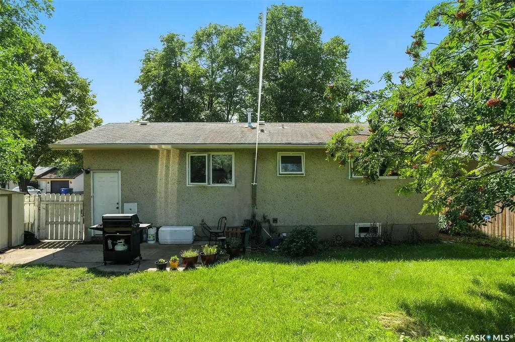 97 Maxwell Crescent Saskatoon SK S7L 3Y4