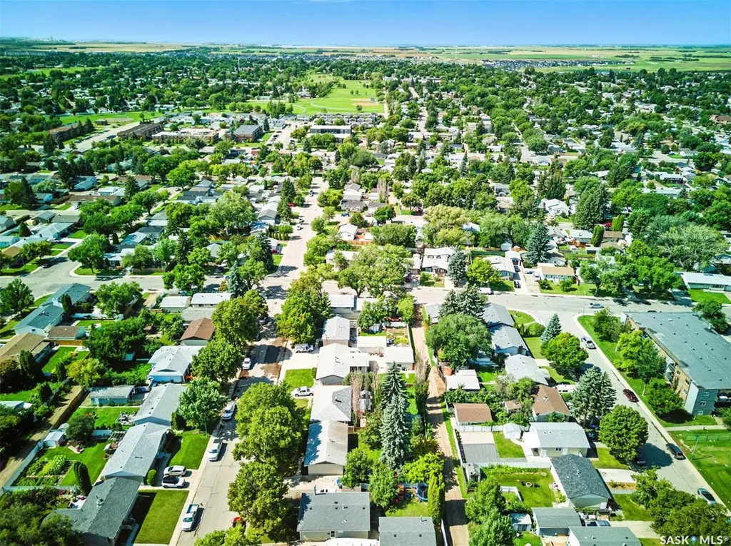 97 Maxwell Crescent Saskatoon SK S7L 3Y4